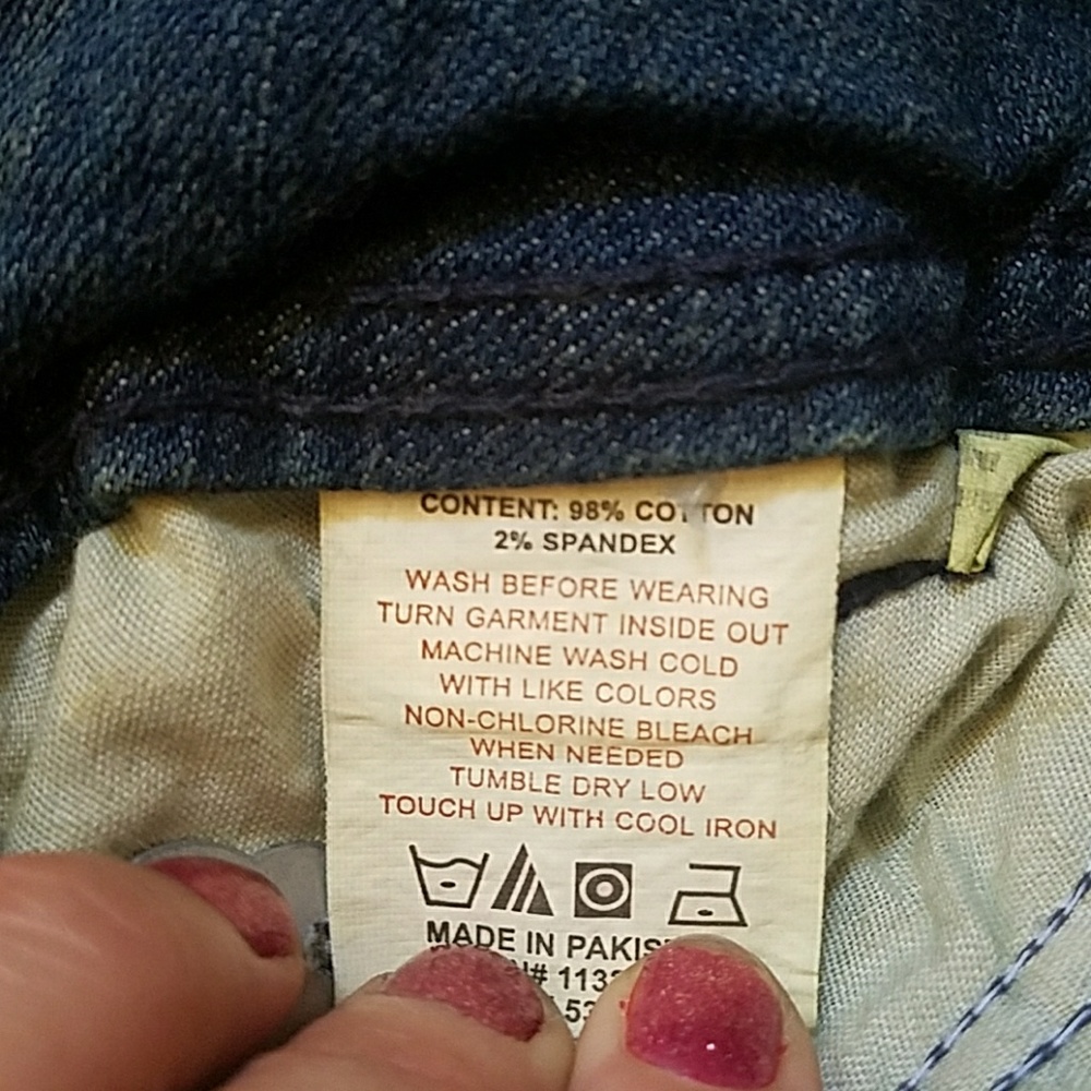 APPLE BOTTOMS CAPRI'S - Picture 7 of 8